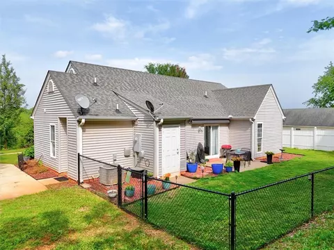 Exterior - 205 Willow Leaf Dr, Seneca, SC 29672 photo 10 of 12