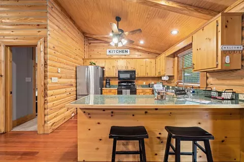 Kitchen - 119 Deerwood Dr, Westminster, SC 29693 photo 1 of 4