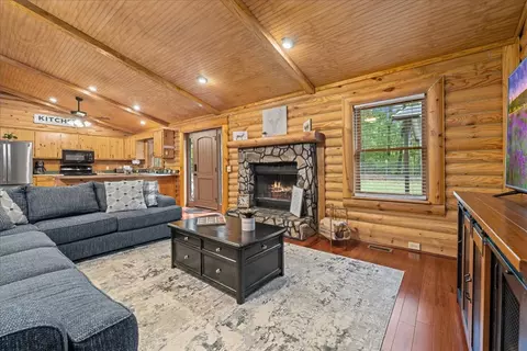 Living - 119 Deerwood Dr, Westminster, SC 29693 photo 2 of 3