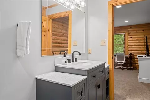 Bath - 119 Deerwood Dr, Westminster, SC 29693 photo 2 of 5