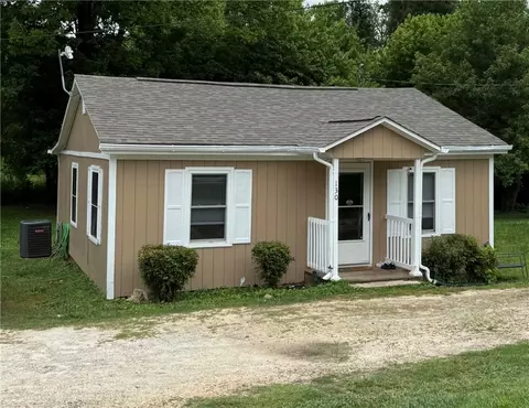 130 Marshall Ave, Seneca, SC 29678 photo 2