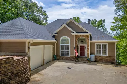 117 W Waters Edge Ln, West Union, SC 29696