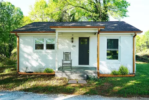 204 S Broad St, Westminster, SC 29693