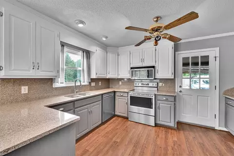 Kitchen - 1208 Marett Rd, Pendleton, SC 29670 photo 3 of 5