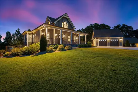 60 Sardis Point Rd, Hartwell, GA 30643