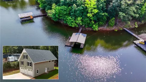 425 Lakewood Dr, Townville, SC 29689