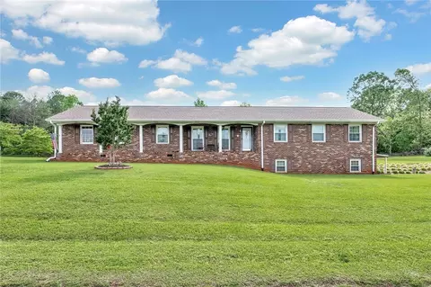 267 Crescent Hill Dr, Pickens, SC 29671