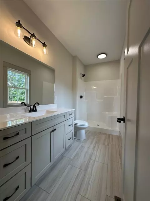 Bath - 190 Jefferson Pl, Walhalla, SC 29691 photo 1 of 2