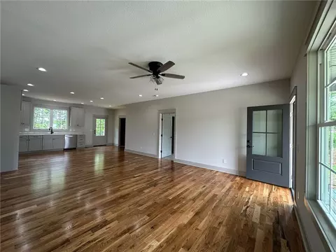 Living - 190 Jefferson Pl, Walhalla, SC 29691 photo 3 of 4