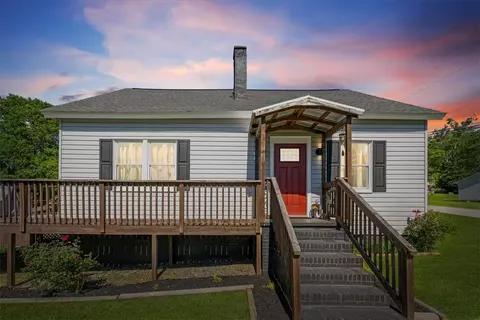 302 Church St, Pickens, SC 29671