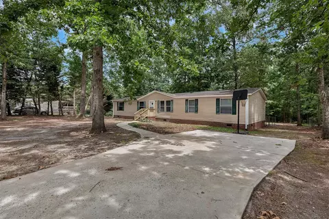 127 Sue Ella Ct, Townville, SC 29689