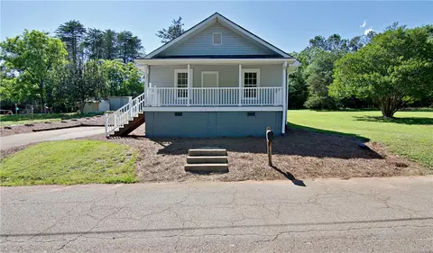 208 Aiken St, Central, SC 29630