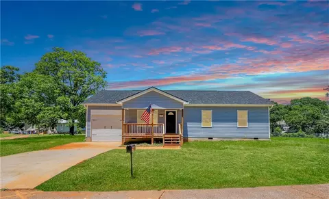 14 Trammell St, Liberty, SC 29657