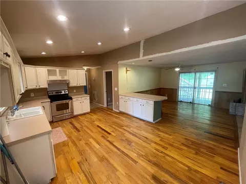 857 Pickett Post Rd, Walhalla, SC 29691 photo 4