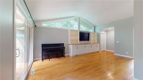 Living - 209 Heather Dr, Central, SC 29630 photo 1 of 9