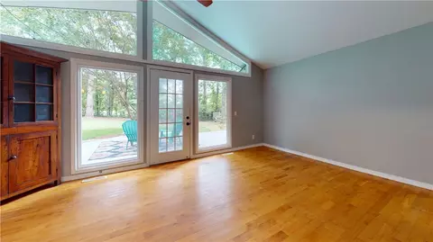 Living - 209 Heather Dr, Central, SC 29630 photo 8 of 9