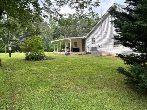7 Morris Dr, Honea Path, SC 29654 photo 3