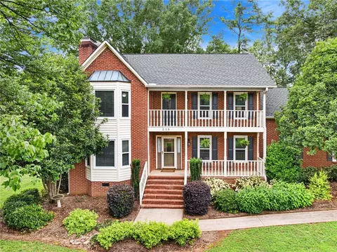 318 Chenoweth Dr, Simpsonville, SC 29681