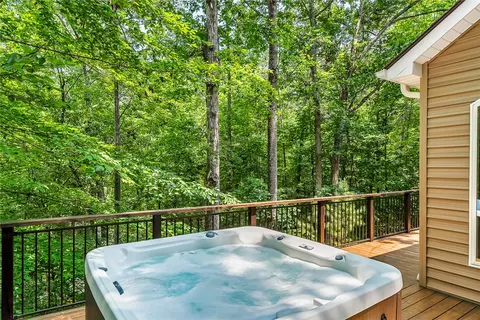 307 Warbranch Rd, Central, SC 29630 photo 4