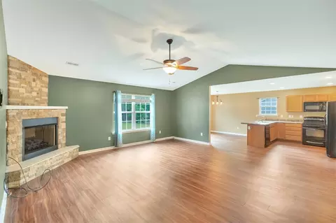 Living - 123 Stevens Ct, Williamston, SC 29697 photo 1 of 5