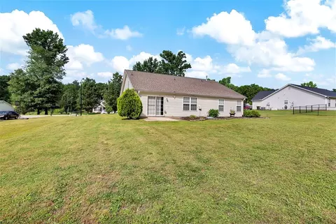 Exterior - 123 Stevens Ct, Williamston, SC 29697 photo 6 of 7