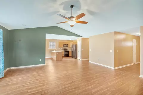 Living - 123 Stevens Ct, Williamston, SC 29697 photo 3 of 5