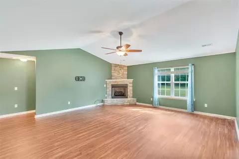 Living - 123 Stevens Ct, Williamston, SC 29697 photo 2 of 5