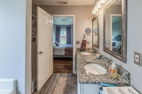 Bath - 653 Chartwell Dr, Greer, SC 29650 photo 5 of 7