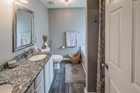 Bath - 653 Chartwell Dr, Greer, SC 29650 photo 4 of 7