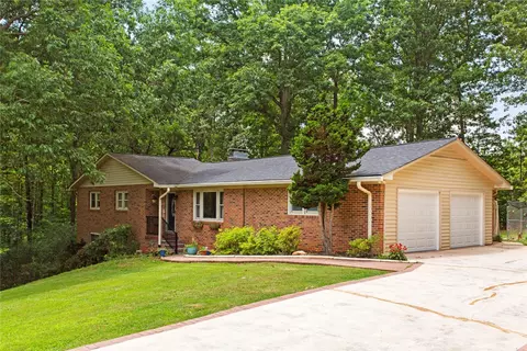 125 Brookwood Dr, Seneca, SC 29678