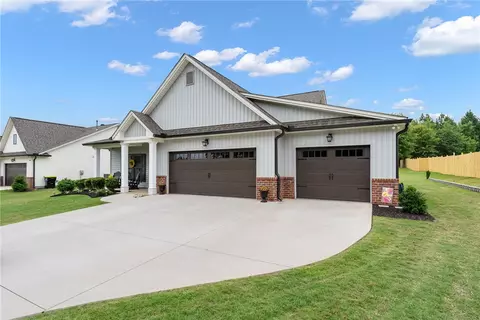 52 Dendy St, Pelzer, SC 29669 photo 2
