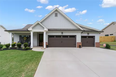 52 Dendy St, Pelzer, SC 29669