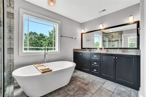 Bath - 224 Silver Ridge Dr, Central, SC 29630 photo 3 of 8