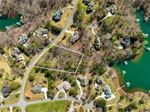 217 Winding Oaks Dr, Seneca, SC 29672