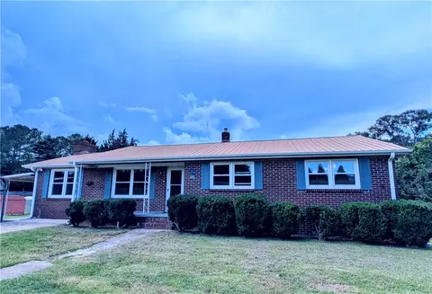 125 Chastain Rd, Central, SC 29630