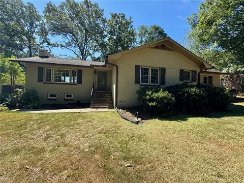 211 Grove Dr, Clemson, SC 29631