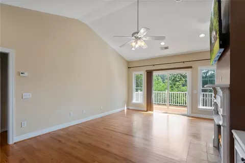 Living - 204 Lakeside Dr, Walhalla, SC 29691 photo 4 of 7