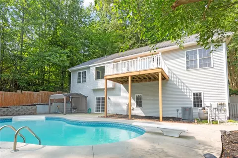 Exterior - 204 Lakeside Dr, Walhalla, SC 29691 photo 5 of 10