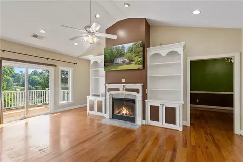 Living - 204 Lakeside Dr, Walhalla, SC 29691 photo 2 of 7