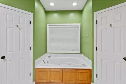 Bath - 204 Lakeside Dr, Walhalla, SC 29691 photo 1 of 7