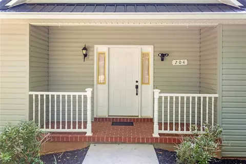 Exterior - 204 Lakeside Dr, Walhalla, SC 29691 photo 4 of 10