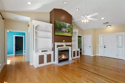 Living - 204 Lakeside Dr, Walhalla, SC 29691 photo 3 of 7