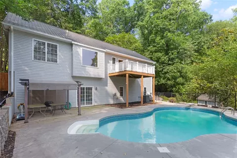Exterior - 204 Lakeside Dr, Walhalla, SC 29691 photo 7 of 10