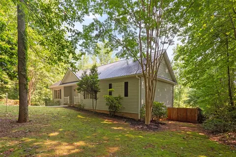 Exterior - 204 Lakeside Dr, Walhalla, SC 29691 photo 3 of 10