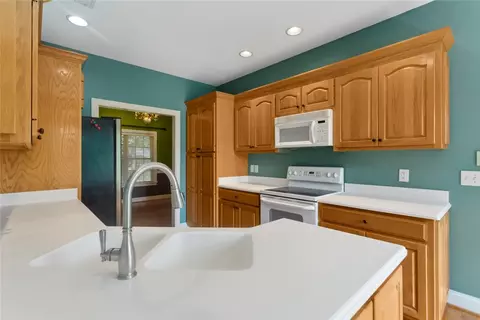 Kitchen - 204 Lakeside Dr, Walhalla, SC 29691 photo 2 of 2