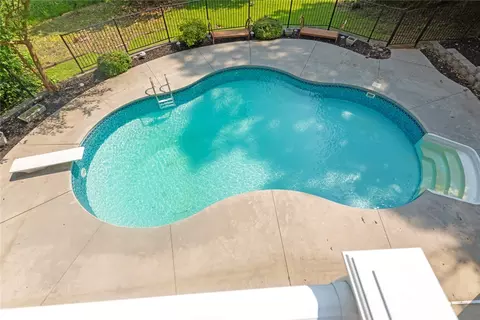Exterior - 204 Lakeside Dr, Walhalla, SC 29691 photo 8 of 10