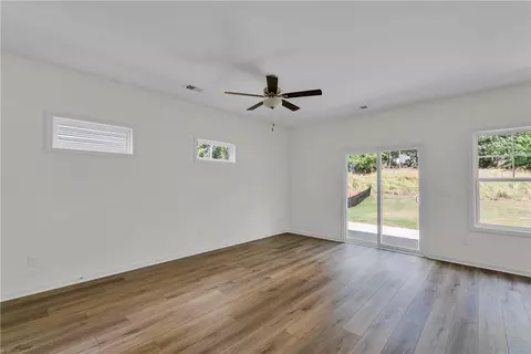 Living - 216 Brown Cir, Easley, SC 29642 photo 4 of 4