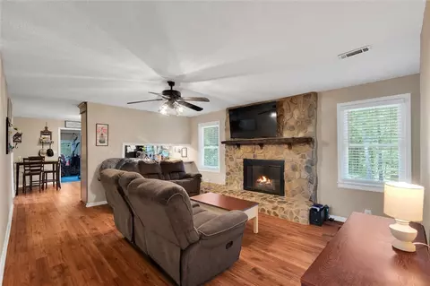 Living - 348 Pickett Post Rd, Walhalla, SC 29691 photo 5 of 5