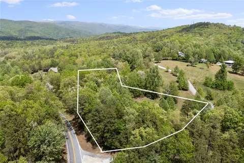 001 Lenore B Ln, Mountain Rest, SC 29664
