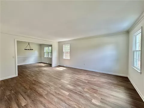 Living - 102 Buckingham Ct, Easley, SC 29640 photo 2 of 6